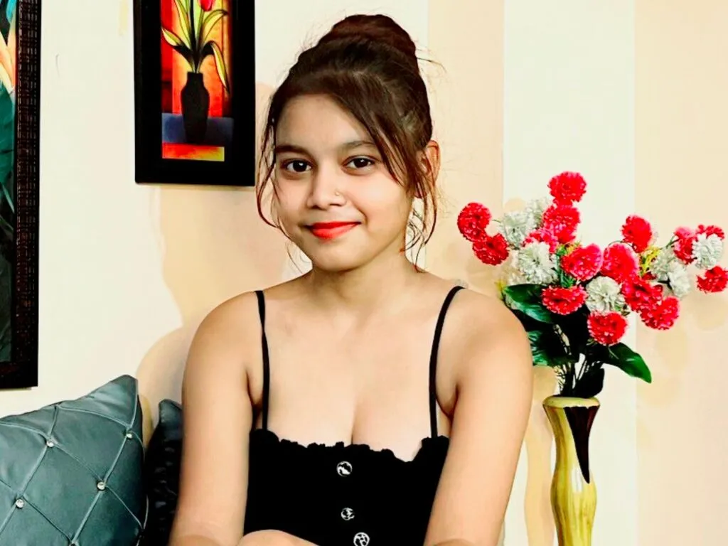 AdrianaReyez live now