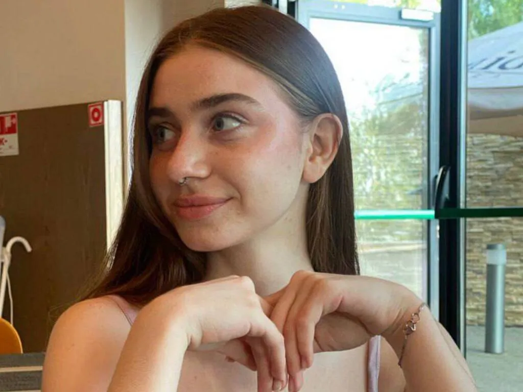 FlorenceClutter live now