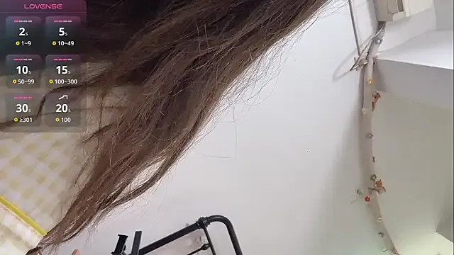 A_girla live now