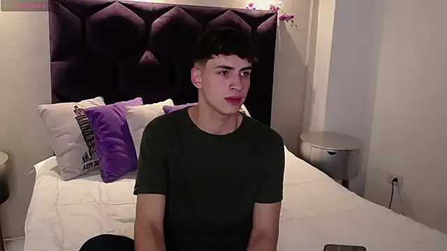 AdrianRinaldi live now