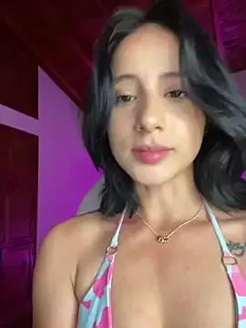 Ale_Lewis live now