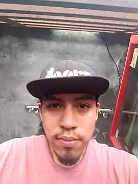 AlexAlejandro13 live now