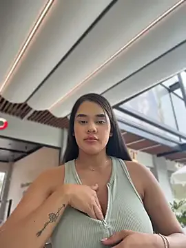 BellaLeclair_ live now