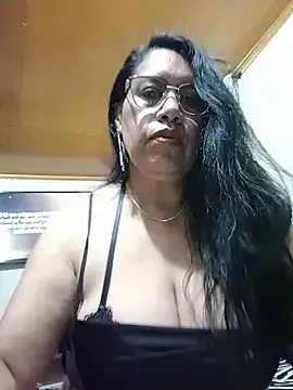 Emilif_ live now