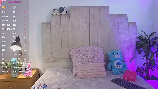 Emilly-hall live now