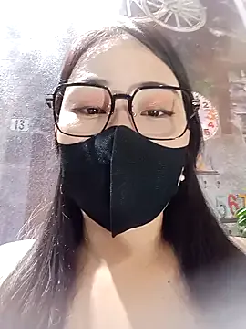 Emily-Nguyen live now