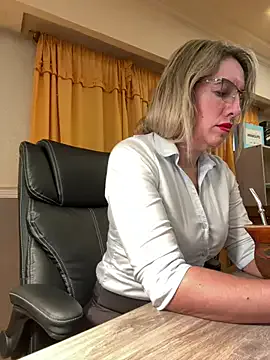 Gatitacarlita live now