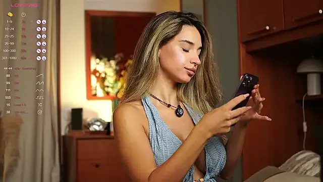 ItalianGirl live now