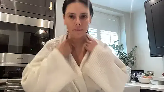 JadeLucy Image 2
