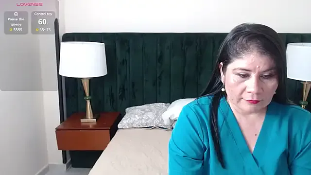 kiraGeiner live now