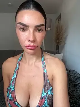 krissiswrld- live now