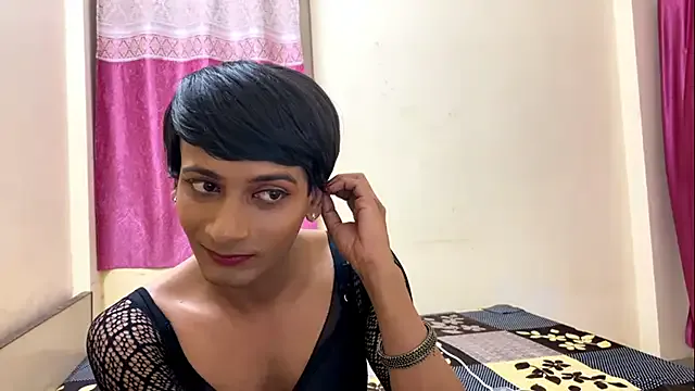 LuvLayla live now