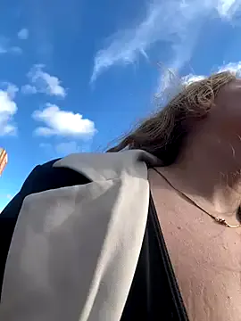 MADAME-ARLETTE live now