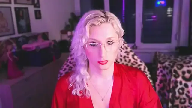 Madame_Blonde live now
