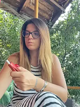 NadiraNoor Image 7