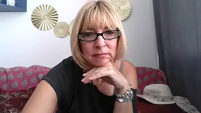 NAWTYClassyBritMILF live now