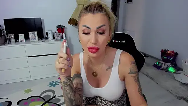 Nicol2Naya live now
