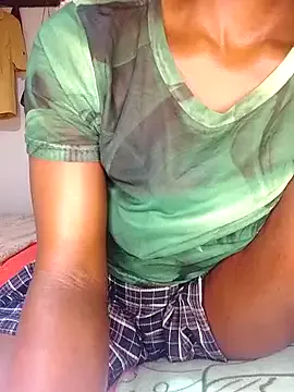 NicRaisaa Image 3