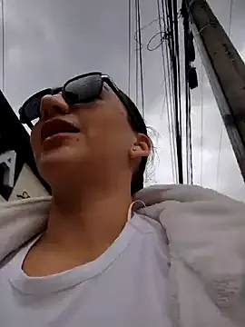 Ninabigtitied live now