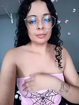 NinaSweet2 live now