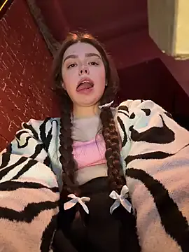 pantyless live now