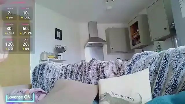 Petite_Juicy_Olive live now