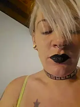 PinkTheHawk live now