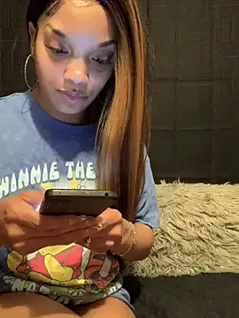Rakiyahcharms live now