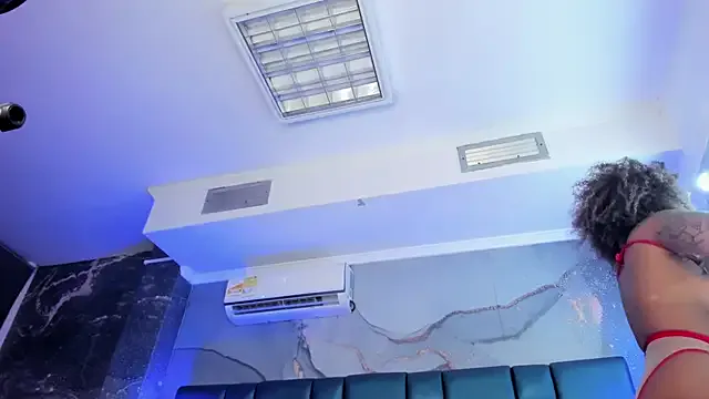 riri_brunnete Image 2