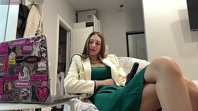 selena_favn Image 16