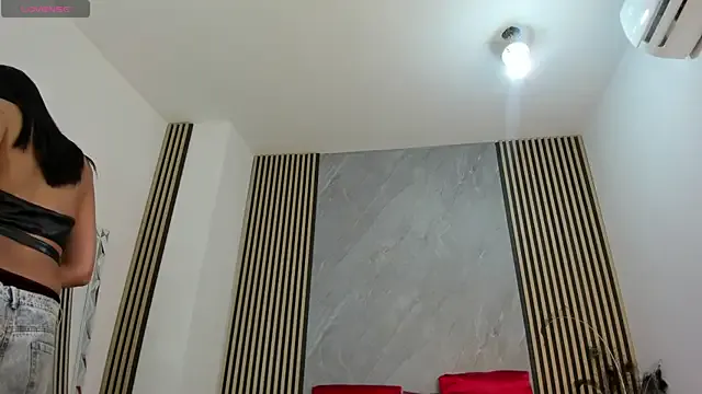 Selenne_Taylor live now
