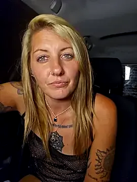 SheIsSomething live now