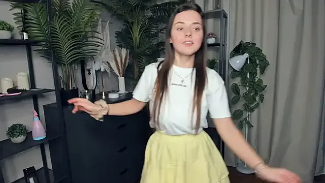 ThelmaJusto live now