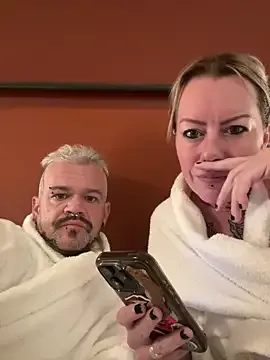 trans_man_and_his_dom Image 14