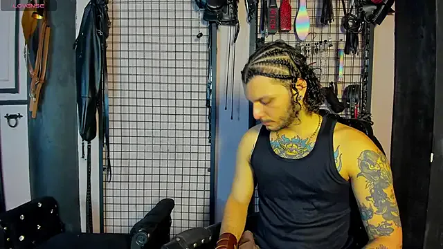Twisted_Fantasy live now