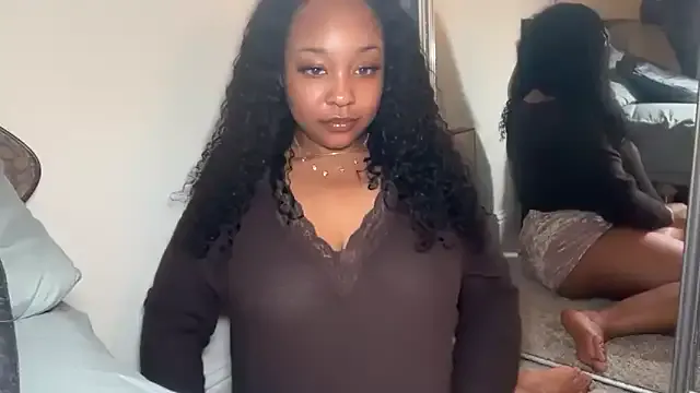 Yourmommysilk live now